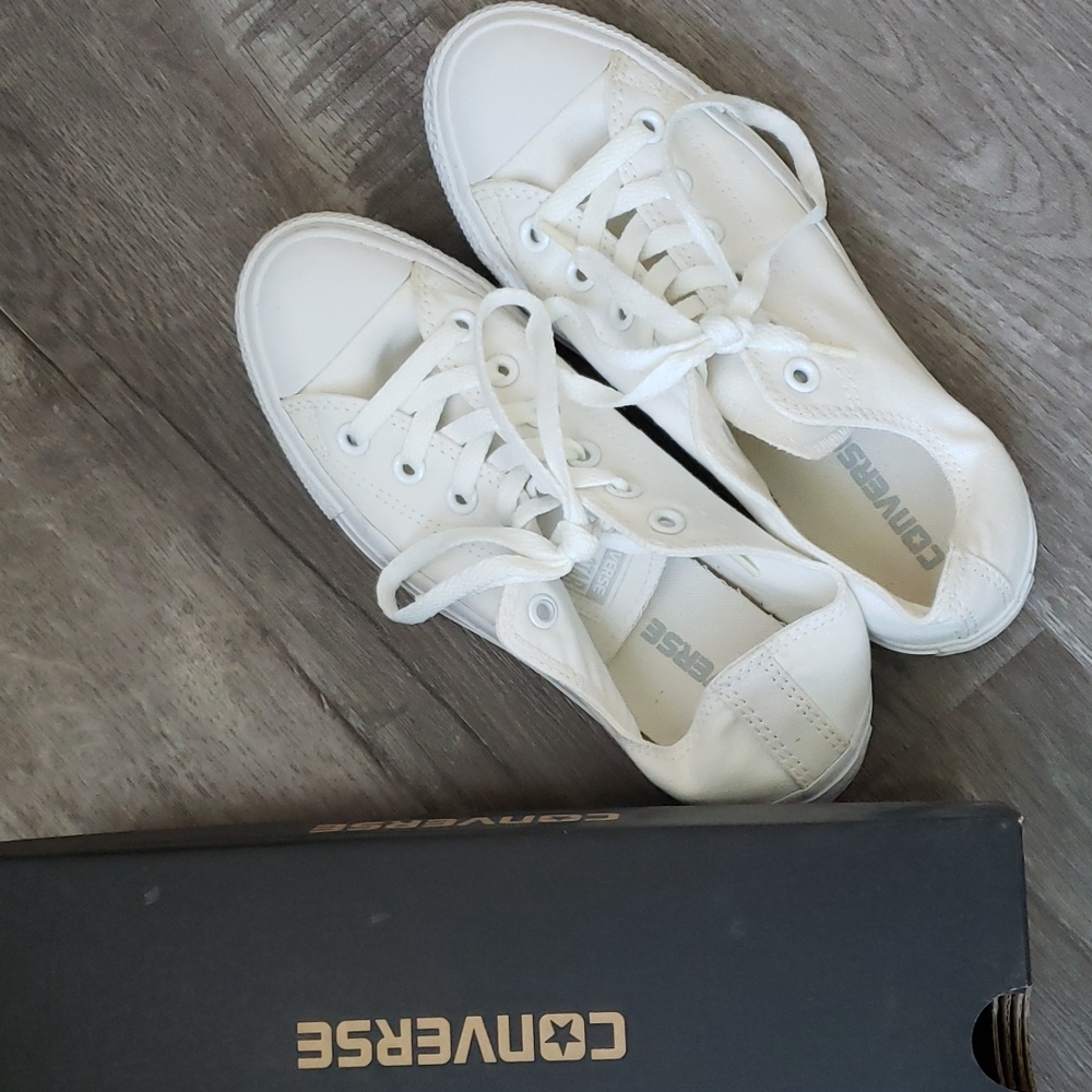 Converse Women Plain White, Size 7